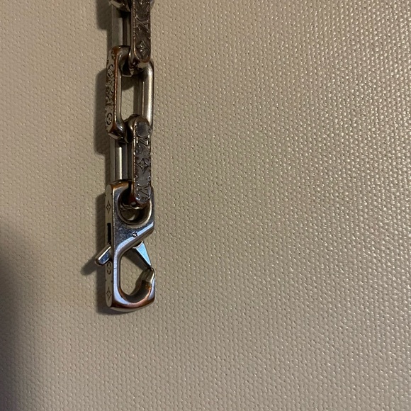 Louis Vuitton Mens Monogram Links Bracelet. Size medium. Colour: Stainless Steel - Picture 4 of 5